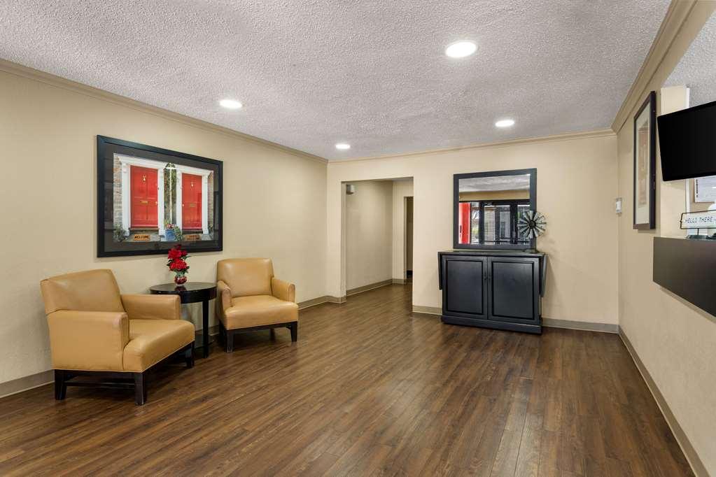 Suburban Studios Houston North I-45 Dalaman gambar